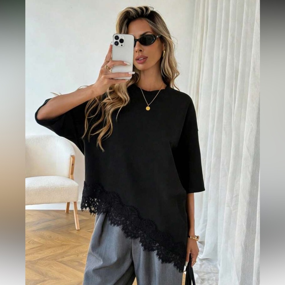 NIP Asymetrical Blouse w/ lace on bottom pit to pit 25 inches (runs large). 🖤🖤